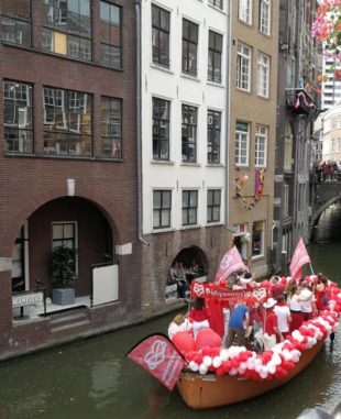 Op de Canal Pride in onze PolyBoot!