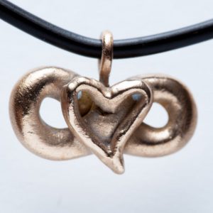 Klein hangertje brons